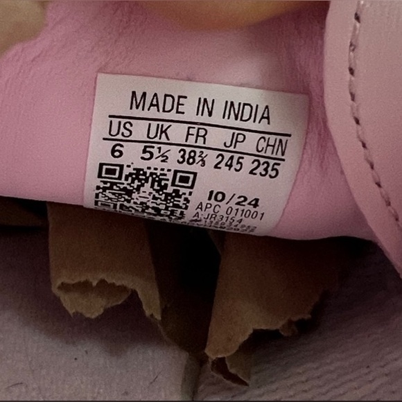 Adidas youth size 6 Pink Sambas in original box - Picture 12 of 15